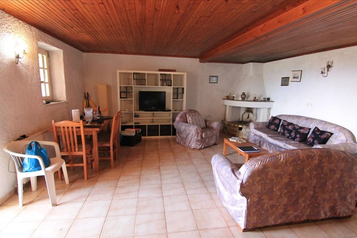 Realty photo 2