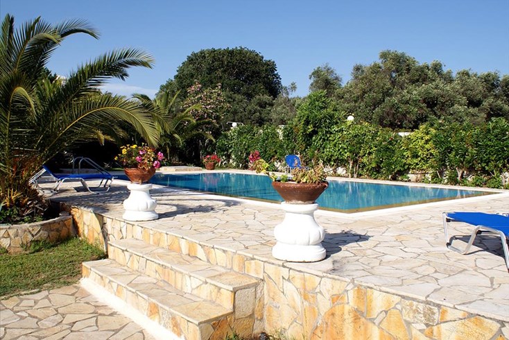 Realty photo 2