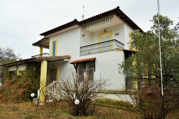 Realty photo 1