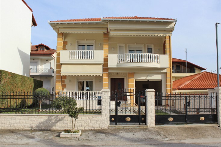 Realty photo 1