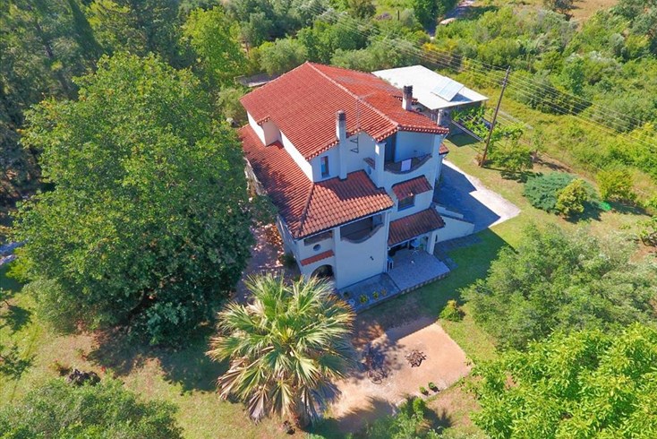 Realty photo 1