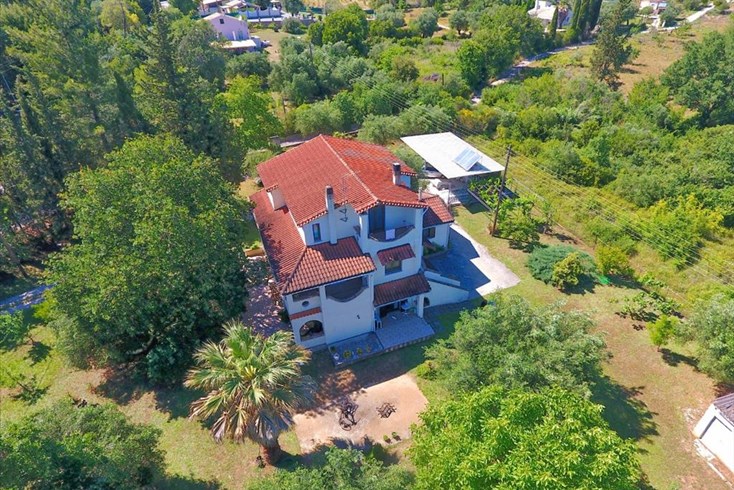 Realty photo 2