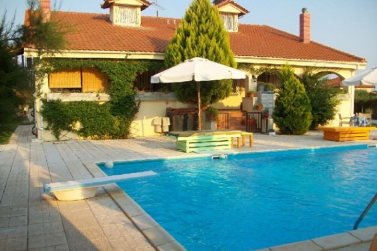 Realty photo 1