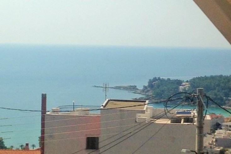 Realty photo 1