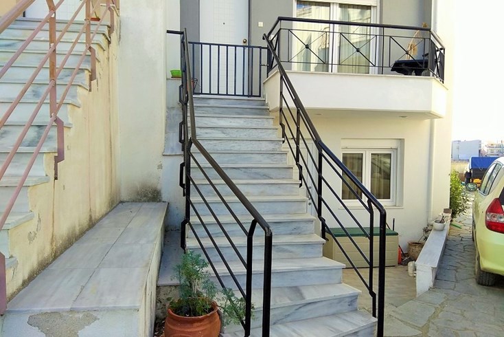 Realty photo 1