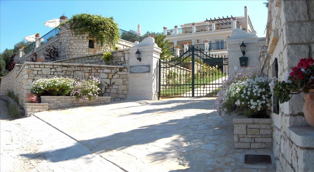 For Sale - Villa 445 m² in Corfu