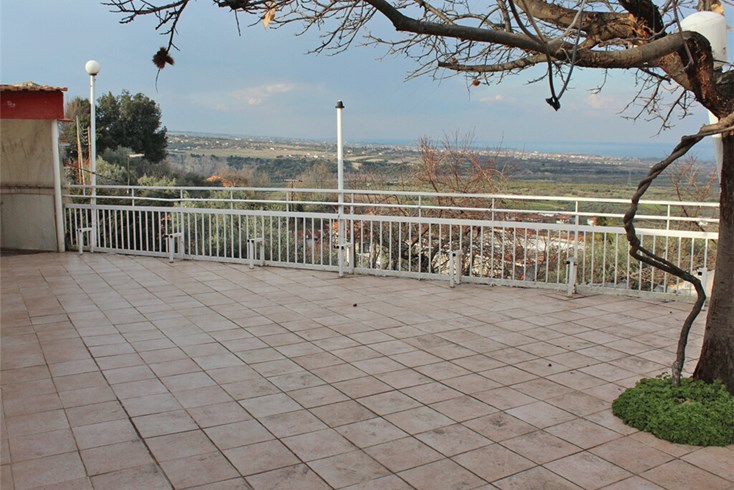 Realty photo 2