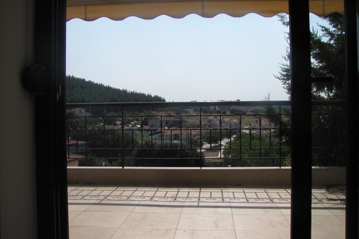 Realty photo 3