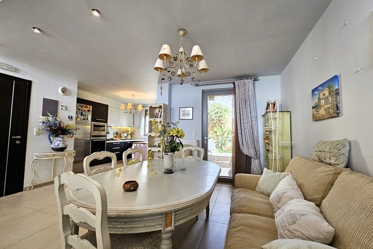 Realty photo 3