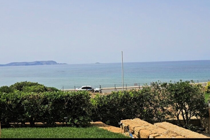 Realty photo 1
