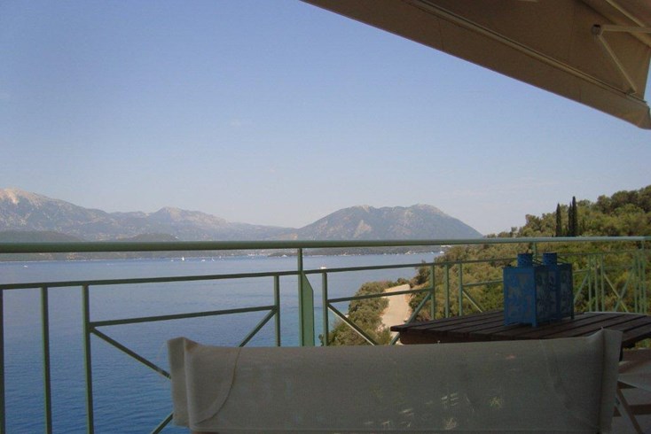 Realty photo 1