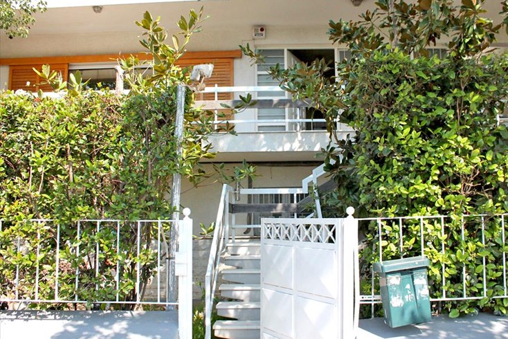 Realty photo 1