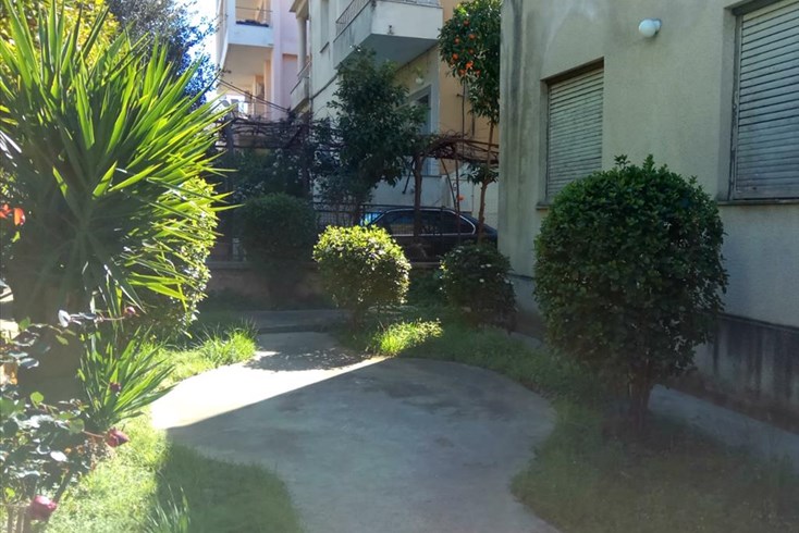 Realty photo 2