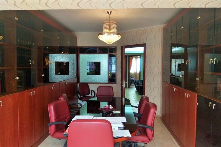 Realty photo 3