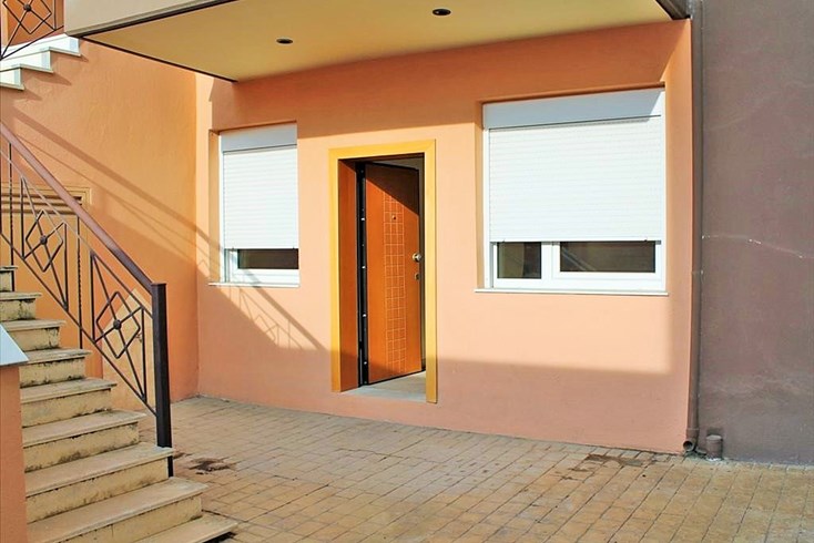 Realty photo 2