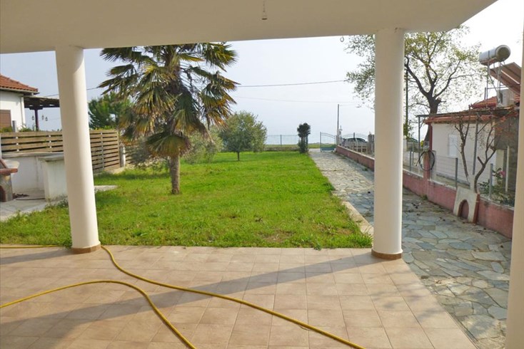 Realty photo 2