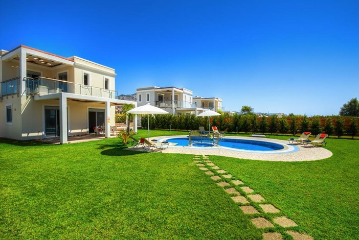 Realty photo 2