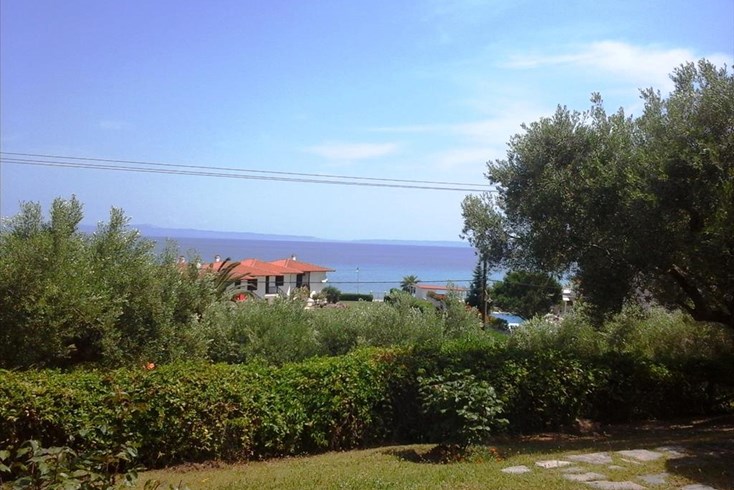 Realty photo 1