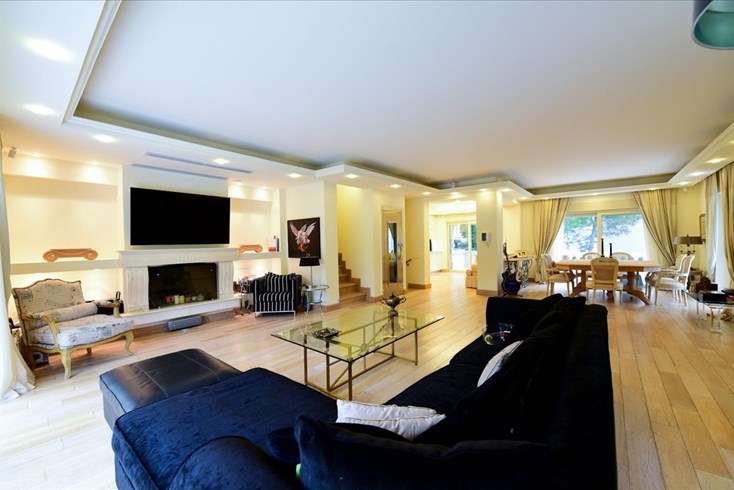 Realty photo 3