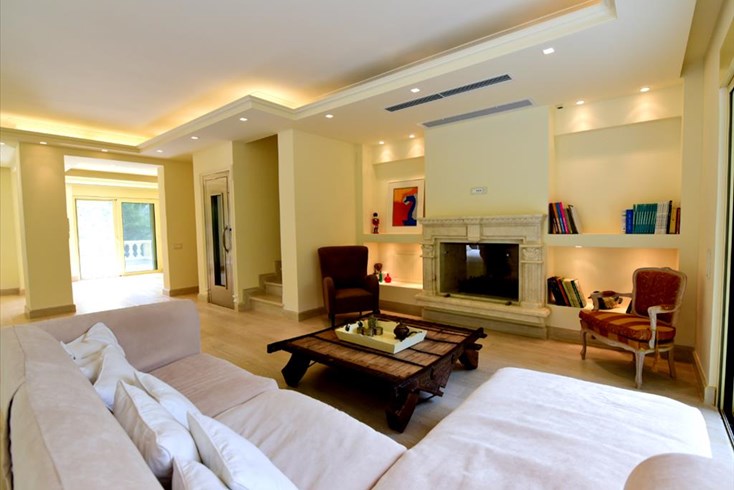 Realty photo 3
