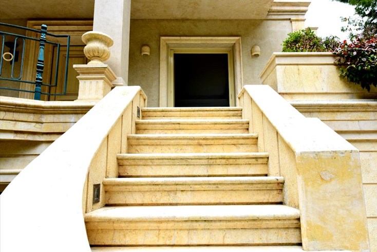 Realty photo 2