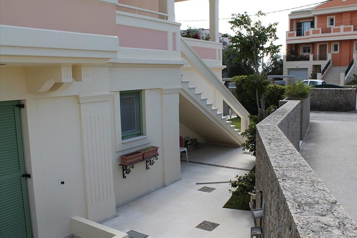 Realty photo 2