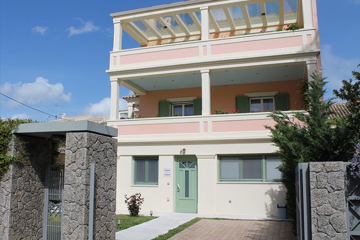 Realty photo 3