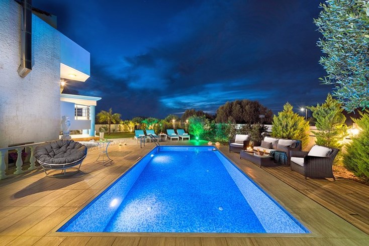 Realty photo 1