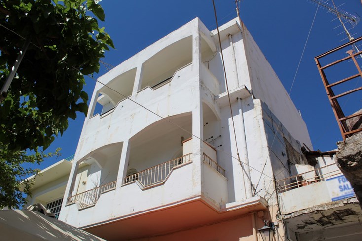 Realty photo 1