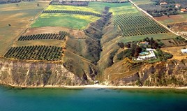 Zemljište 210000 m² u predgrađu Soluna