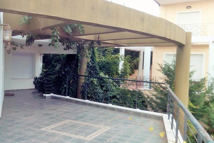 Realty photo 2