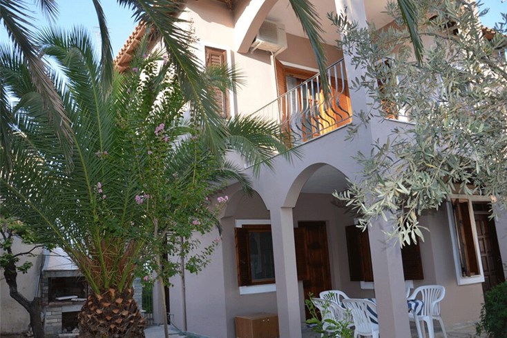 Realty photo 2
