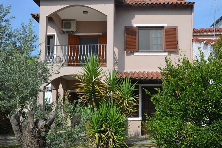 Realty photo 1