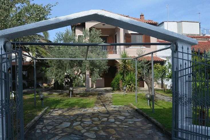 Realty photo 3