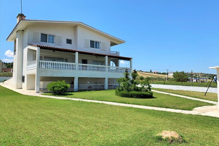 Realty photo 1