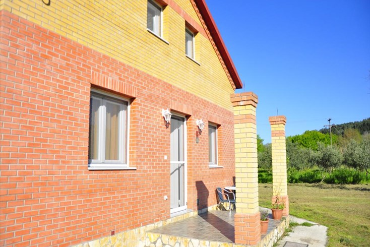 Realty photo 2
