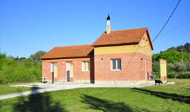 بيت مستقل 150 m² في كورفو