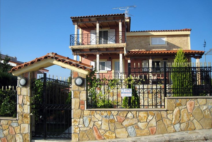 Realty photo 1