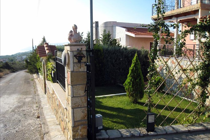 Realty photo 2