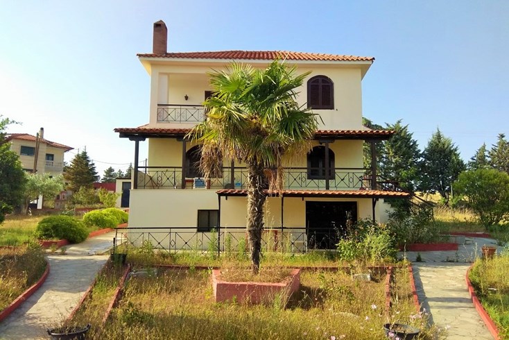 Realty photo 1