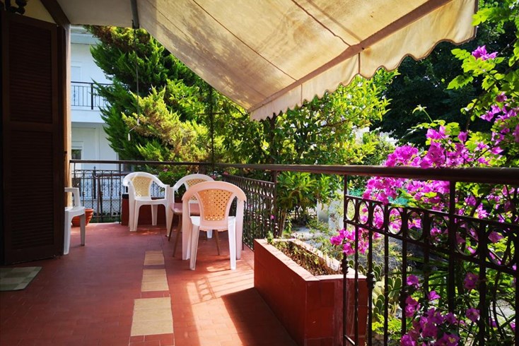 Realty photo 1