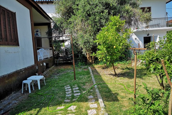 Realty photo 2