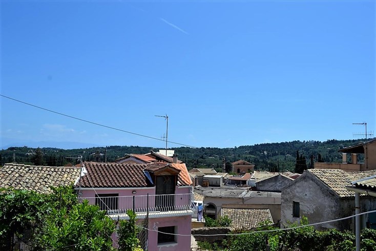 Realty photo 1