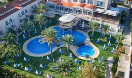 Hotel 8500 m² na Kritu