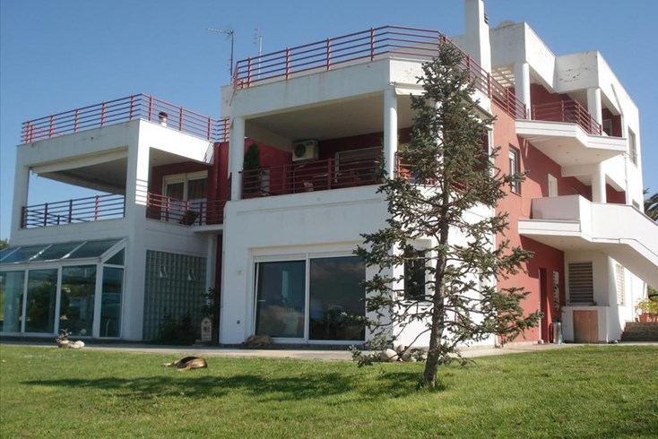 Realty photo 1