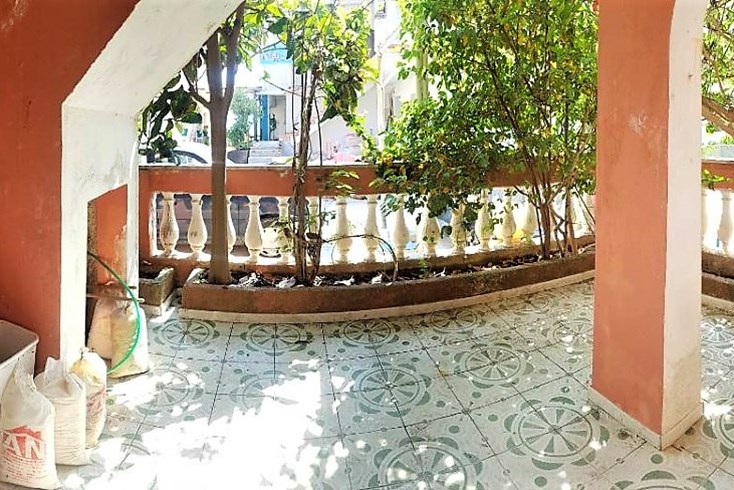 Realty photo 2