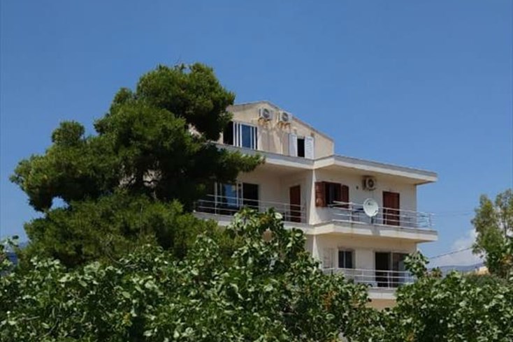 Realty photo 1