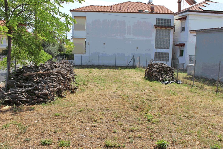 Realty photo 2