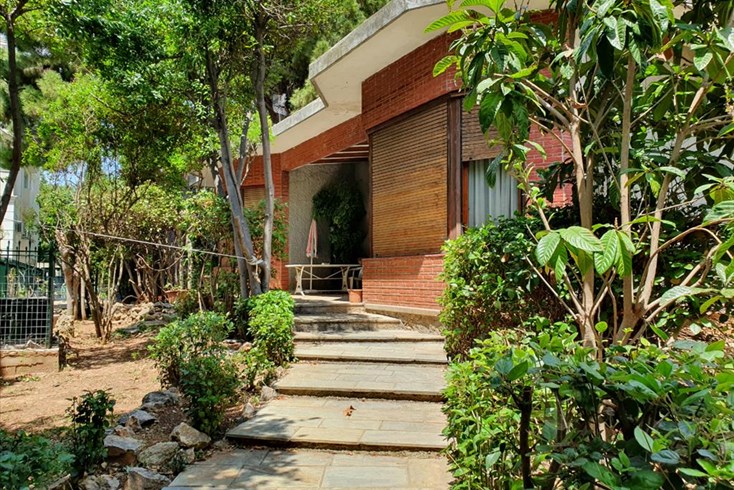 Realty photo 2