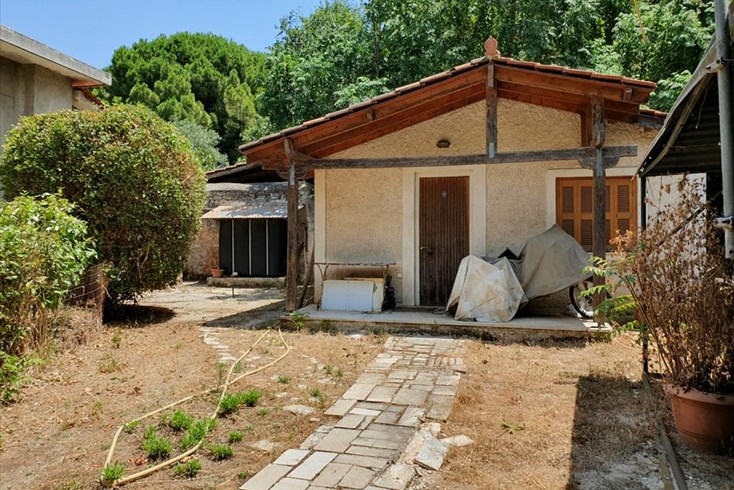 Realty photo 3